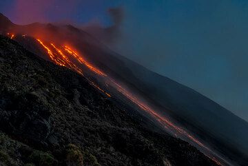 Coulées de lave sur le volcan Stromboli (7 octobre 2014) (Photo: Tom Pfeiffer)