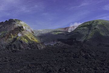 Le cratère rempli de Bocca Nuova (Etna) (Photo: Tom Pfeiffer)