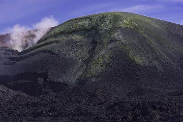 Vue de la partie sud-est du cratère de Bocca Nuova (Photo: Tom Pfeiffer)