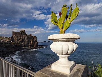 The Normanic castle of Acicastello. (Photo: Tobias Schorr)