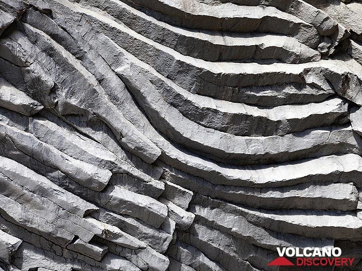 Colonnes de lave basaltique provenant d'une ancienne coulée de lave de l'Etna. (Photo: Tobias Schorr)