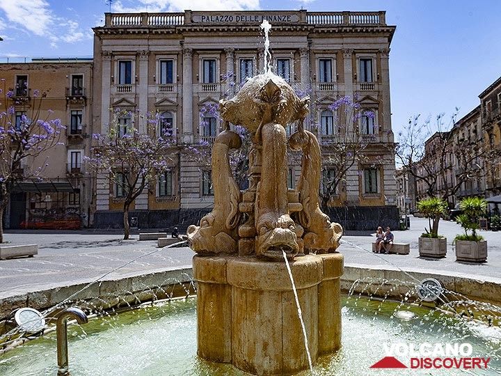Fountain at the theatre square at Catania city. (Photo: Tobias Schorr)