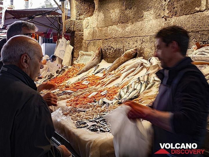At the fisher market in Catania. (Photo: Tobias Schorr)