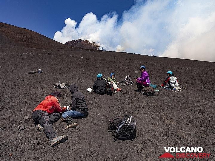 The VolcanoAdventures group relaxing at Etna. (Photo: Tobias Schorr)
