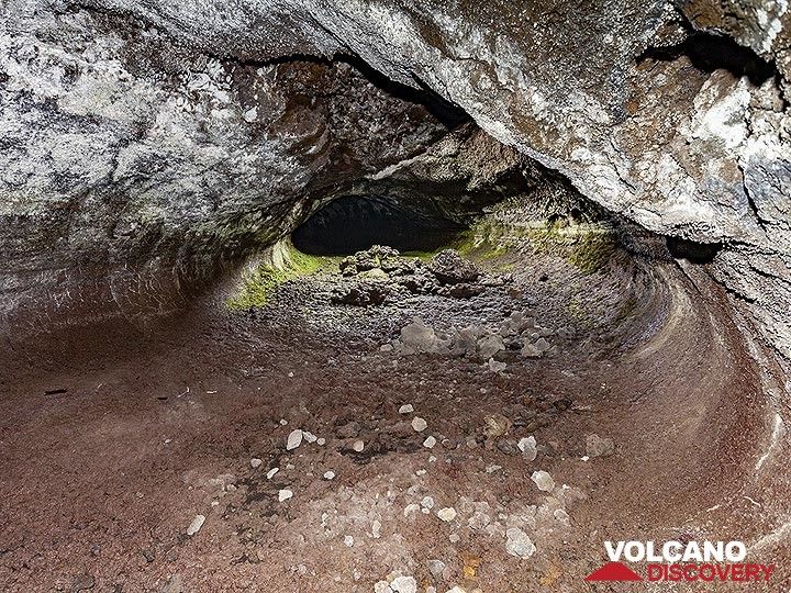 La grotte de lave "grotta del lampioni". (Photo: Tobias Schorr)