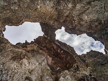 Windows in the lava cave "grotta del lampioni". (Photo: Tobias Schorr)