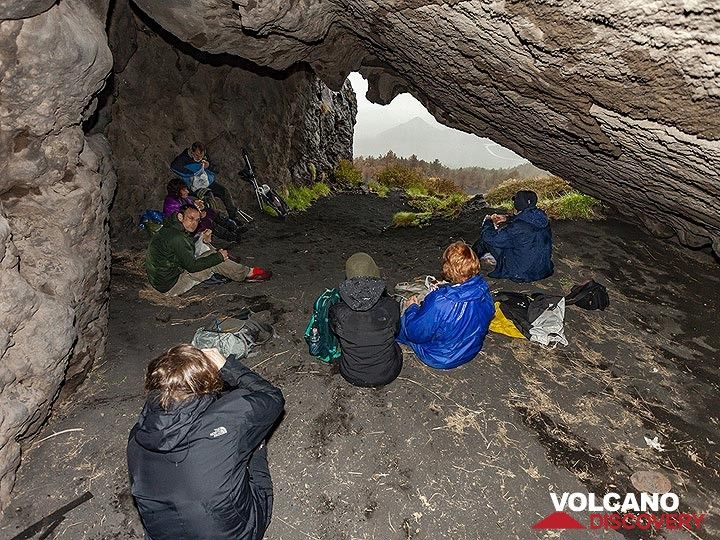We found a shelter in the Pythagoras cave while there was a heavy rain storm on Etna volcano. (Photo: Tobias Schorr)