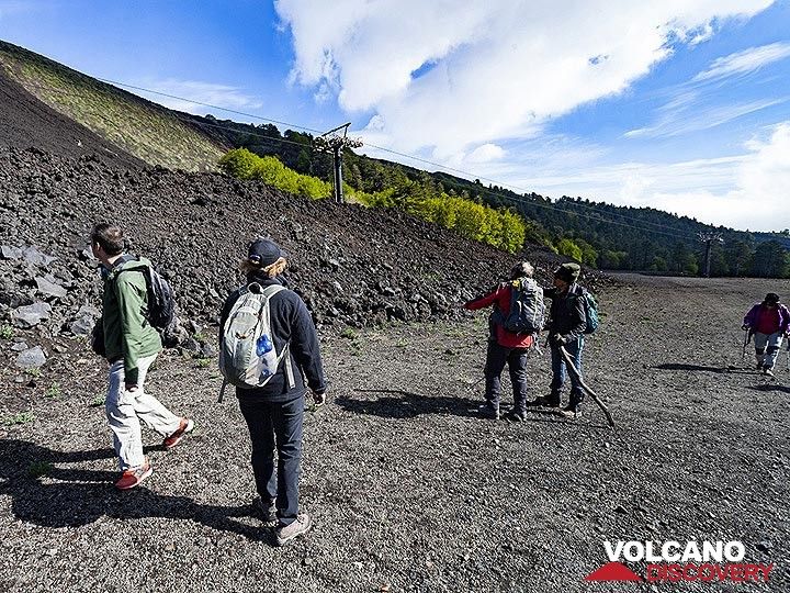 The group at the lava flows that nearly destroyed the cable car. (Photo: Tobias Schorr)