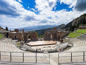 The ancient Greek theatre at Taormina. (Photo: Tobias Schorr)