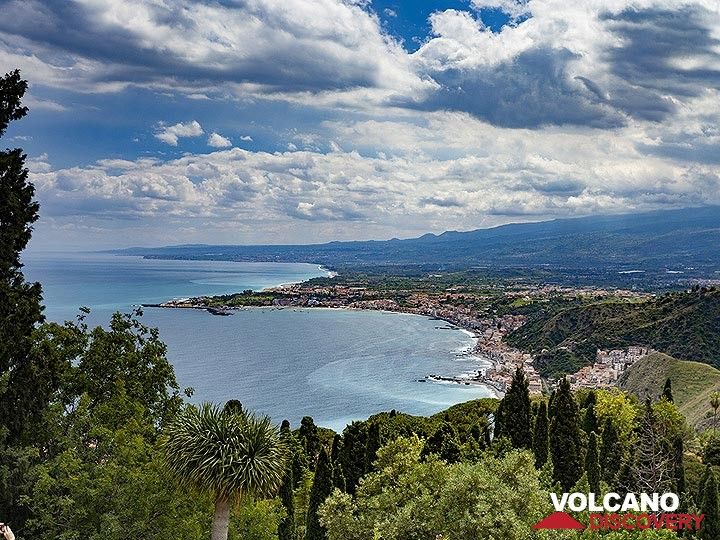 Vue sur la partie ouest de la côte sud de la Sicile depuis Taormina. (Photo: Tobias Schorr)