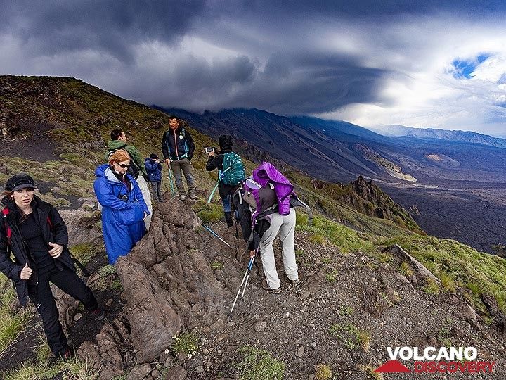 Die VolcanoAdventures-Gruppe vor dem Valle del Bove. (Photo: Tobias Schorr)