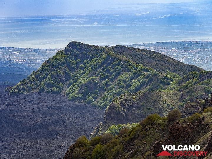 The landscape of Valle del Bove at Etna volcano. (Photo: Tobias Schorr)