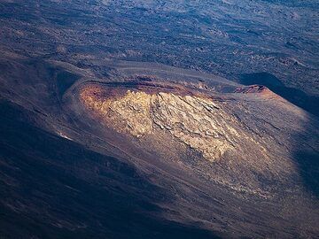 A cinder cone of a young eruption in the Valle del Bove. (Photo: Tobias Schorr)