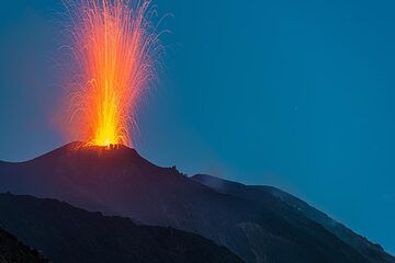 Strombolian eruption from the eastern vent in twilight. (Photo: Tom Pfeiffer)