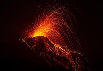 Mild eruption from the eastern cone at night. (Photo: Tom Pfeiffer)