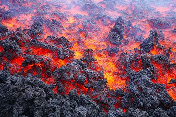 Lava flow at Etna volcano, Italy (Photo: Tom Pfeiffer)