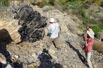 Un gran bloque de obsidiana en la isla de Lipari (Islas Eolias) (Photo: Tom Pfeiffer)