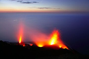 Stromboli's wonderful firework when we were there (Stromboli to Etna tour Oct 06) (Photo: Tom Pfeiffer)