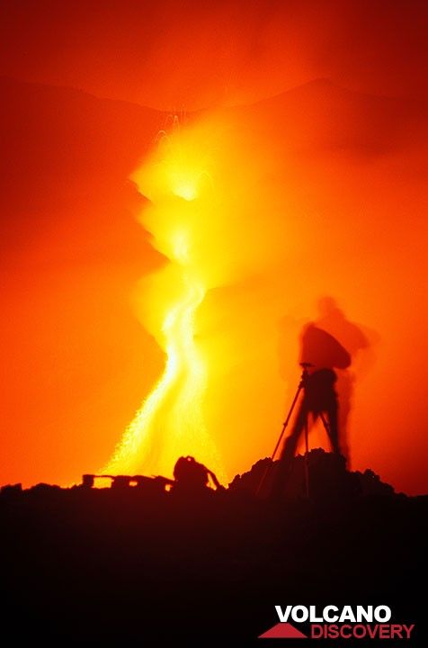 Photographer in front of the lava flow from the 2100 m vent. (Photo: Tom Pfeiffer)
