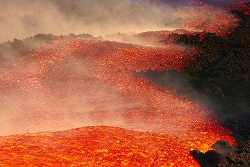 Lavastrom auf dem Vulkan Ätna (November 2006) (Photo: Tom Pfeiffer)