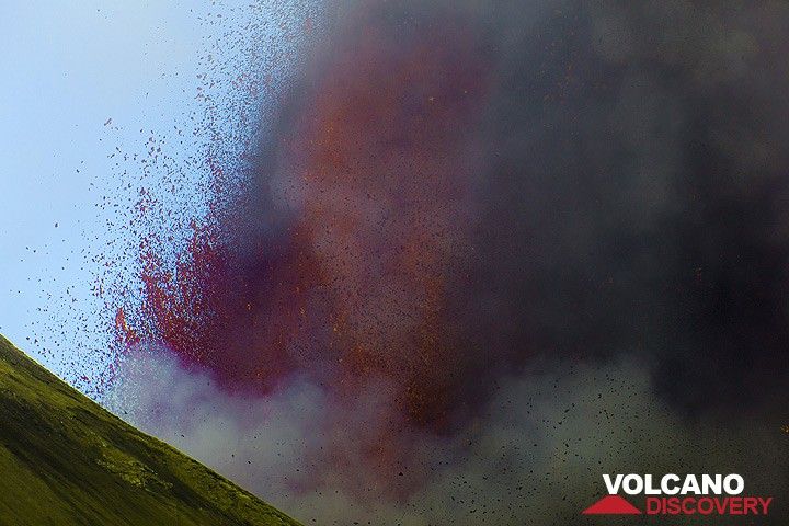 Part of the lava fountain is visible when the wind blows the steam and ash to the east. (Photo: Tom Pfeiffer)