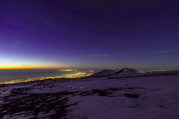 Early dawn, the city lights of Catania and the Ionian coast still shine bright. (Photo: Tom Pfeiffer)