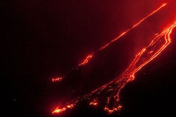 Lava flow fronts from the New SE crater on 9 Feb 2014 evening. (Photo: Tom Pfeiffer)