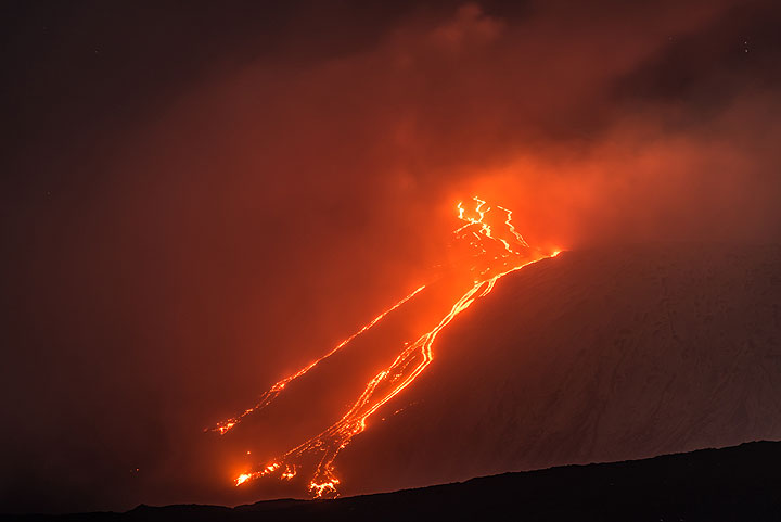 Two active lava flow branches from the New SE crater on 9 Feb evening. (Photo: Tom Pfeiffer)