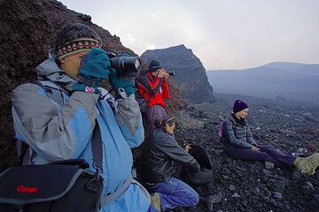Volcanologists observing the new activity (Photo: Tom Pfeiffer)