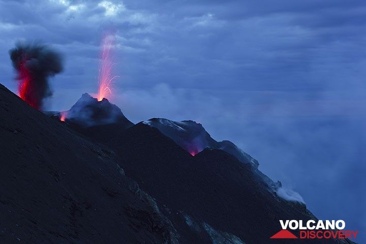 Strombolian eruption and spattering from vents of the NW crater, seen from Bastimento. (Photo: Tom Pfeiffer)