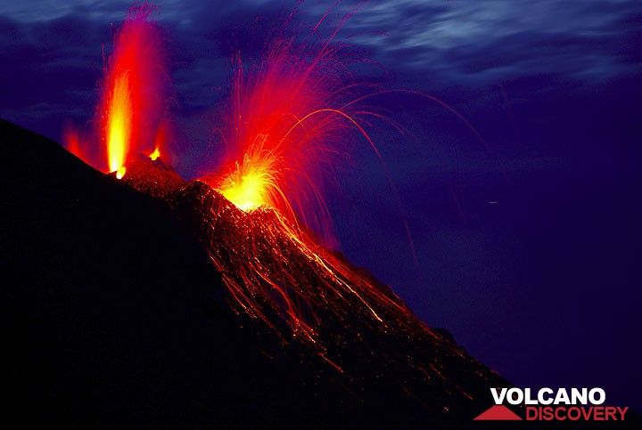 Long exposure with strombolian eruption from NW vent and a "smaller" eruption from the NE vent (r). (Photo: Tom Pfeiffer)