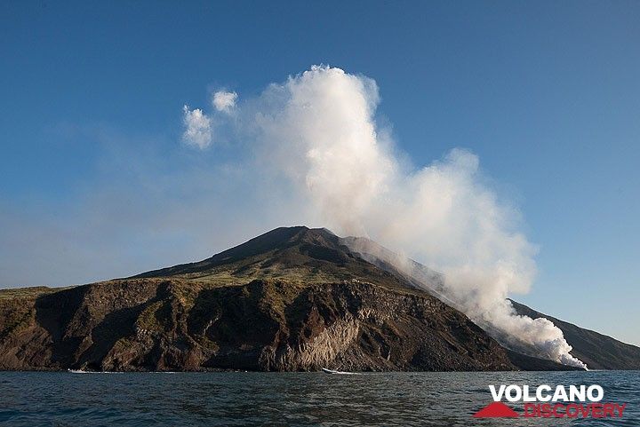 8 Aug 2014: a steam plume rises from the Sciara where the lava flow enters the sea. (Photo: Tom Pfeiffer)