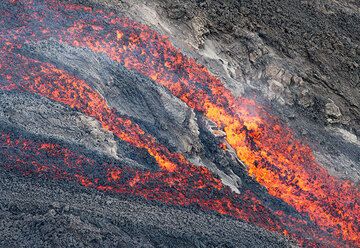 Flusso di lava di vulcano Stromboli in mare 2014: video (Photo: Tom Pfeiffer)