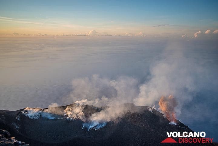 Eruption from the easternmost vent, producing a small ash plume. (Photo: Tom Pfeiffer)