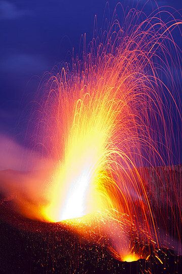 Ausbruch des NW Kraters (Photo: Tom Pfeiffer)