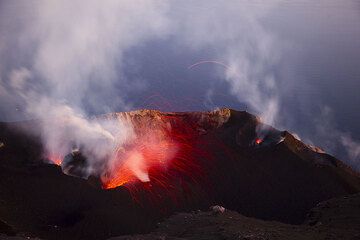 Eruption from the central vent and steaming from the other vents. (Photo: Tom Pfeiffer)