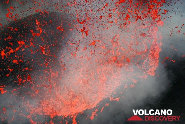 Exploding magma inside Stromboli's crater (Photo: Tom Pfeiffer)
