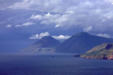 Salina's volcanoes Monte dei Porri and Monte Fossa delle Felci in the background against the approaching storm front.  (Photo: Tom Pfeiffer)