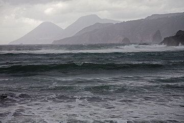 Con el viento vienen olas más grandes. (Photo: Tom Pfeiffer)