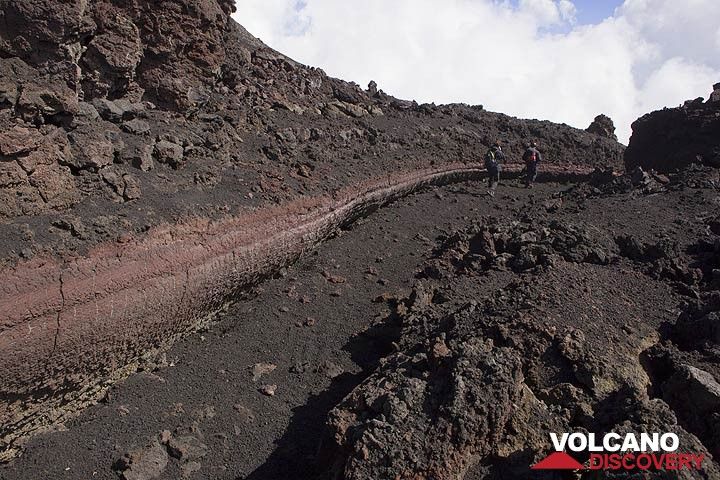 Der Beginn der Haupt-Lava-Kanal, nur außerhalb des eigentlichen vent. (Photo: Tom Pfeiffer)