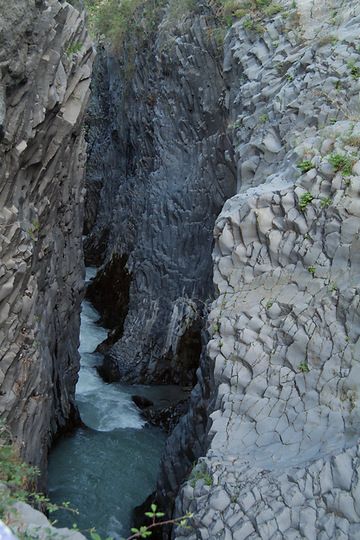 Alcantara Gorges seen from the panoramic path (Photo: Marco Fulle)