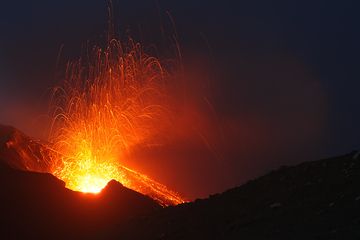 A nice eruption at NE crater seen from Pizzo (Photo: Marco Fulle)