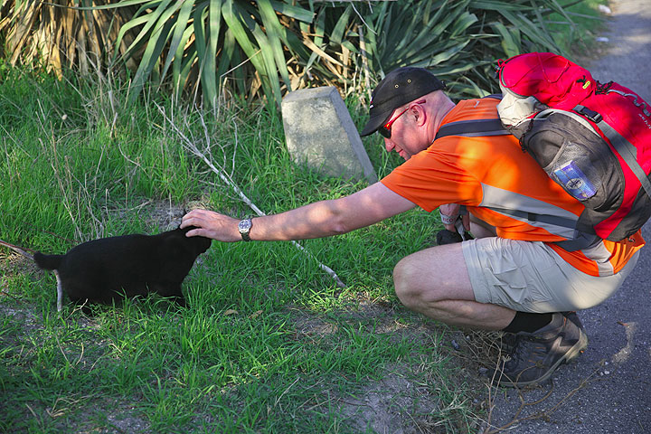 Daniel and a little black devil... (Photo: Tom Pfeiffer)