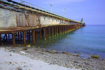 The pier where pumice and ash is loaded to ships (Photo: Tom Pfeiffer)