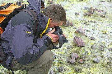 Andy photographing fumarolic deposits covering the ground (Photo: Tom Pfeiffer)