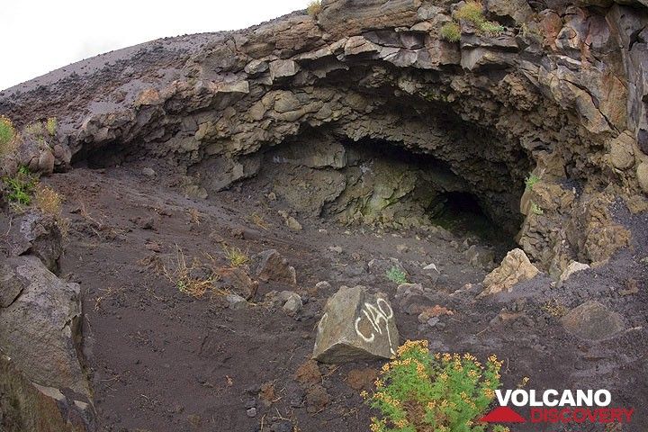 Der Blick auf den Eingang der Grotta del Gelo (Photo: Tom Pfeiffer)