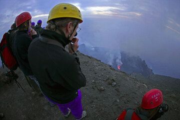 Waiting for eruptions (Photo: Tom Pfeiffer)