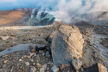 Breadcrust bomb from the 1888 eruption of Vulcano's La Fossa (Photo: Tom Pfeiffer)