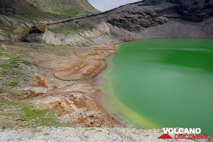 Zao volcano's green acid crater lake (Photo: Tom Pfeiffer)