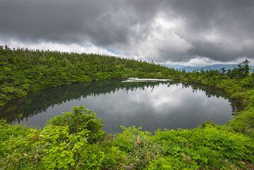 The undulating summit plateau of Hachimantai volcano contains a number of often circular hydrothermal and phreatic explosion craters of various ages, most of which contain lakes. During winter, these freeze with a thick ice cover, part of which sometimes even survives the summer. (Photo: Tom Pfeiffer)